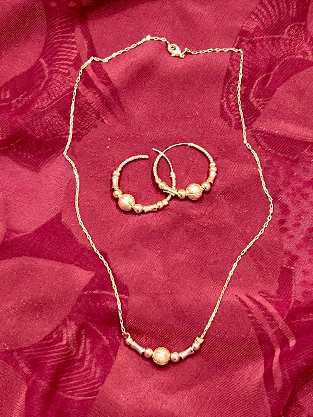 Elegant Gold Tone Jewelry Set. 2 pcs